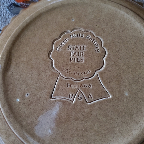 Green Hills Pottery pie plate - Picture 3 of 8